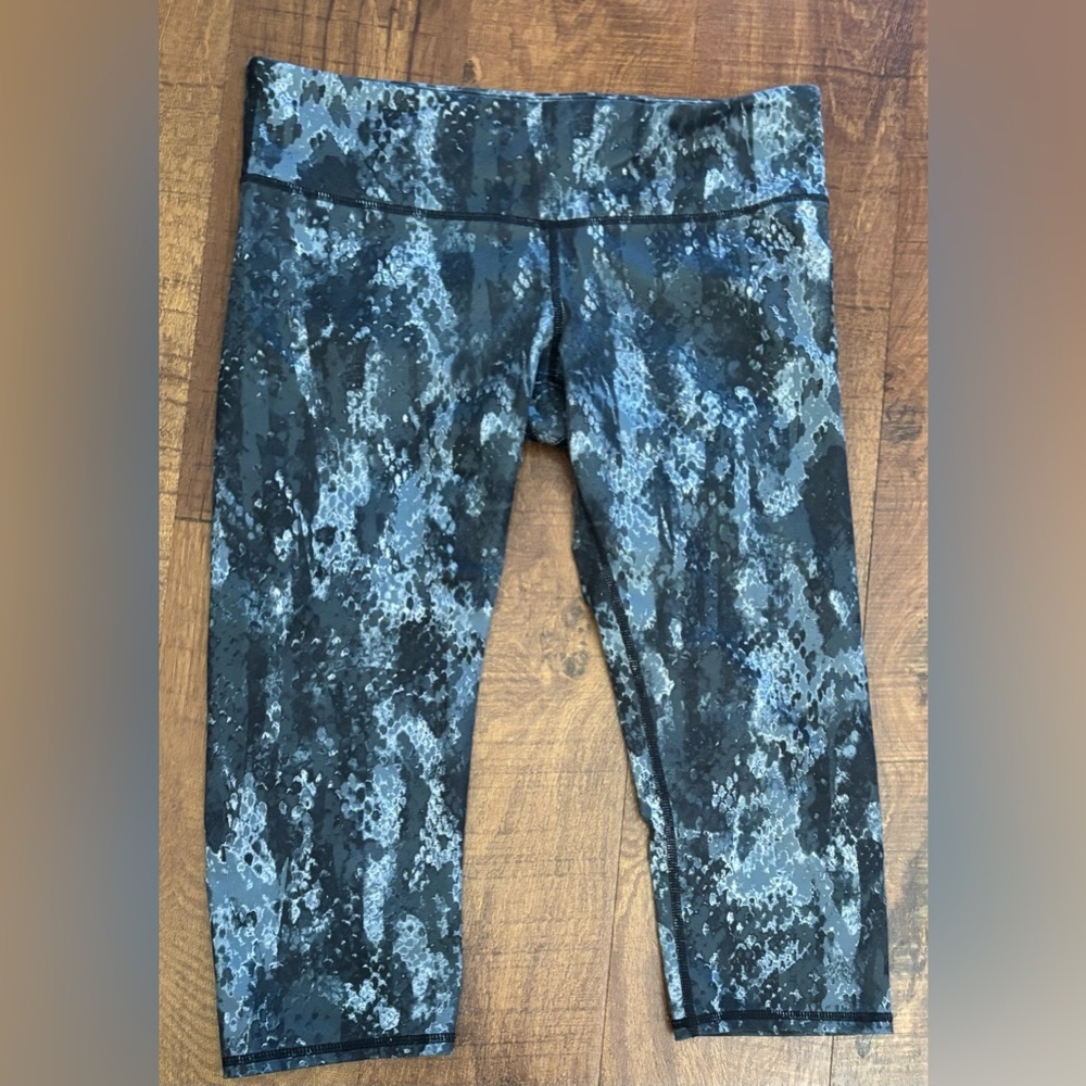 Alo Airbrush Python Snake Print Cropped Women’s L… - image 2